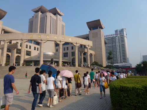 Xi'an: the queue for the library.